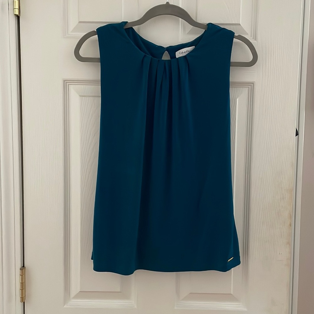 This is a nice teal professional top. Good condition.